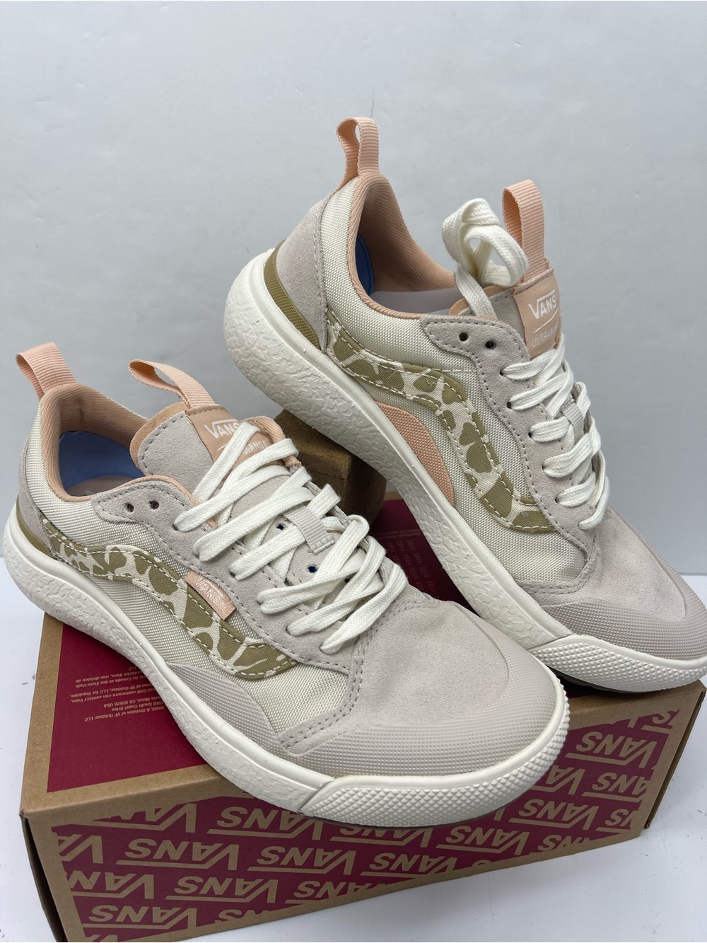 Vans WMNS Ultrarange Exo Se
Groovy Floral Khaki
VN0A4UWMKHK Sneakers - Picture 8 of 16